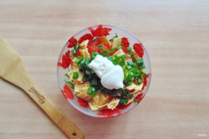 Салат с жареным яйцом и курицей Салат с жареным яйцом и курицей