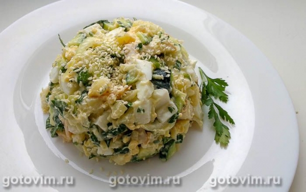 Салат «Гурман» с копченым кальмаром Салат «Гурман» с копченым кальмаром