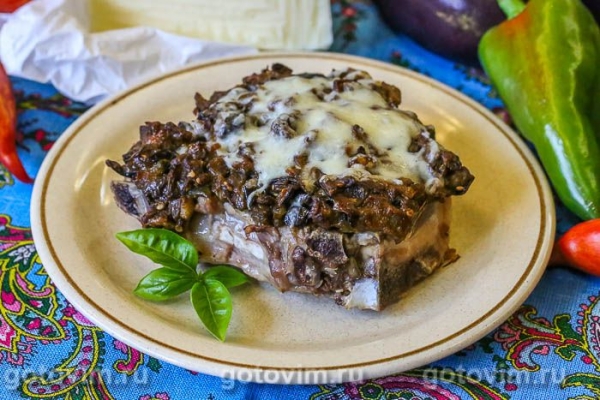 Свинина с баклажанами и сыром в духовке