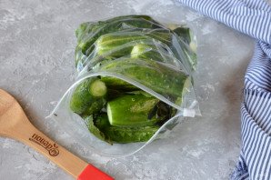 Малосольные огурчики в пакете Малосольные огурчики в пакете