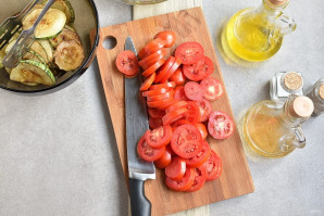 Салат из кабачков и помидоров