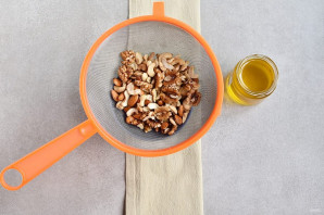 Мед с орехами Мед с орехами