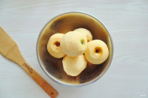 Карамельное варенье из яблок Карамельное варенье из яблок