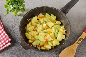 Суп "Юшка" с кабачками