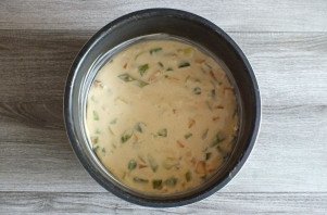 Пирог с ревенем и яблоками в мультиварке Пирог с ревенем и яблоками в мультиварке