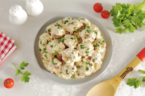 Фрикадельки в соусе "Бешамель" Фрикадельки в соусе "Бешамель"