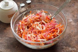 Салат из редьки с капустой