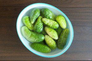 Огурцы с клюквой на зиму