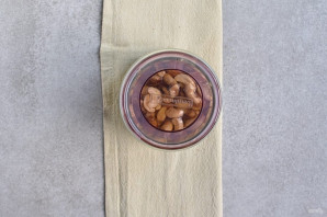 Мед с орехами Мед с орехами