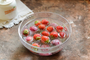 Компот из клубники и сливы на зиму Компот из клубники и сливы на зиму