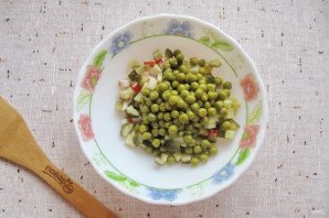 Салат "Лаура" с крабовыми палочками и яблоком