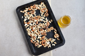 Мед с орехами Мед с орехами