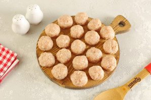 Фрикадельки в соусе "Бешамель" Фрикадельки в соусе "Бешамель"