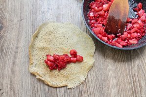 Блинчики с яблоком и брусникой Блинчики с яблоком и брусникой