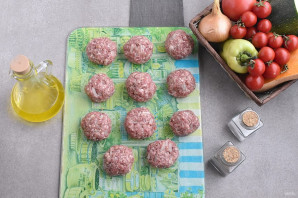 Тефтели с овощами в мультиварке Тефтели с овощами в мультиварке