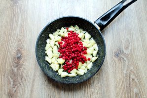 Блинчики с яблоком и брусникой Блинчики с яблоком и брусникой