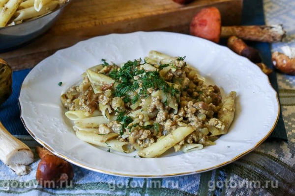 Макароны с фаршем и белыми грибами 