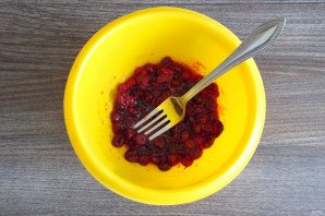 Творожный рулет с клюквой