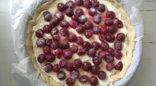 Тарт с творожно-сливочной начинкой и вишней, пошаговый рецепт с фото