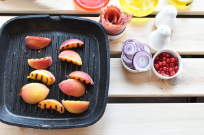 Салат с персиками Салат с персиками