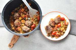 Тефтели с овощами в мультиварке Тефтели с овощами в мультиварке