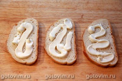 Горячие тосты с курицей, помидорами и сыром Горячие тосты с курицей, помидорами и сыром