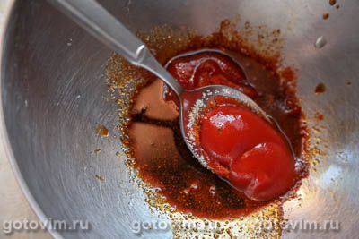 Куриные шашлычки на шпажках, жаренные в соевом соусе с паприкой Куриные шашлычки на шпажках, жаренные в соевом соусе с паприкой