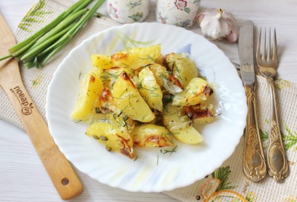 Картофель с сельдереем в духовке Картофель с сельдереем в духовке