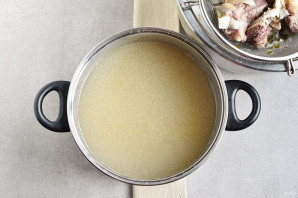 Гороховый суп на мясном бульоне Гороховый суп на мясном бульоне