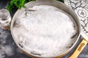 Карась запеченный в соли Карась запеченный в соли