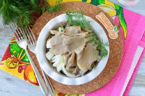 Маринованные вешенки с луком Маринованные вешенки с луком