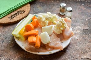 Куриные биточки с цукини и овощами Куриные биточки с цукини и овощами