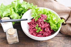 Салат со свежей свеклой Салат со свежей свеклой