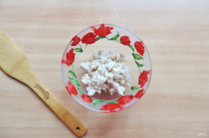 Салат с жареным яйцом и курицей Салат с жареным яйцом и курицей