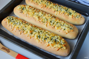 Багет с сыром и чесноком Багет с сыром и чесноком