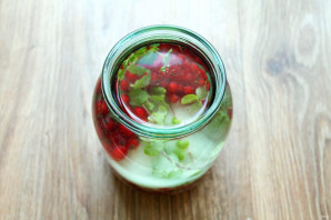 Настойка на красной смородине