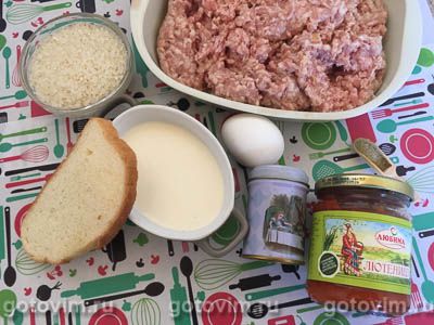 Тефтели с рисом и болгарским соусом лютеница Тефтели с рисом и болгарским соусом лютеница