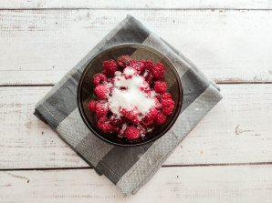 Пшенная каша с малиной