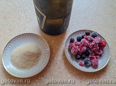 Желе из шампанского и ягод