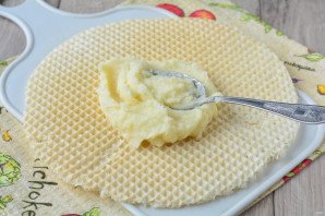 Вафельные рулетики