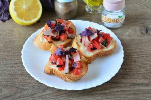 Брускетта с хамоном Брускетта с хамоном