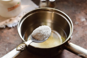 Малосольные огурцы с кинзой и чесноком Малосольные огурцы с кинзой и чесноком