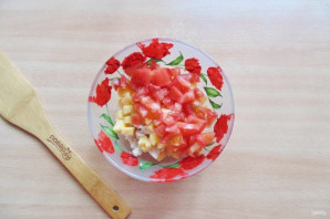 Салат с жареным яйцом и курицей Салат с жареным яйцом и курицей