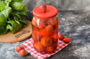 Компот из клубники и сливы на зиму Компот из клубники и сливы на зиму