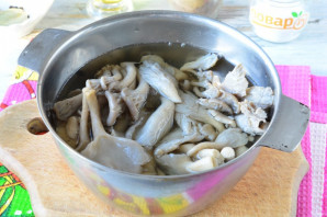 Маринованные вешенки с луком Маринованные вешенки с луком