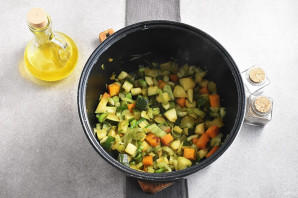 Тефтели с овощами в мультиварке Тефтели с овощами в мультиварке