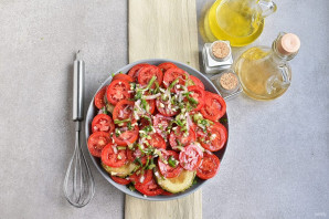 Салат из кабачков и помидоров