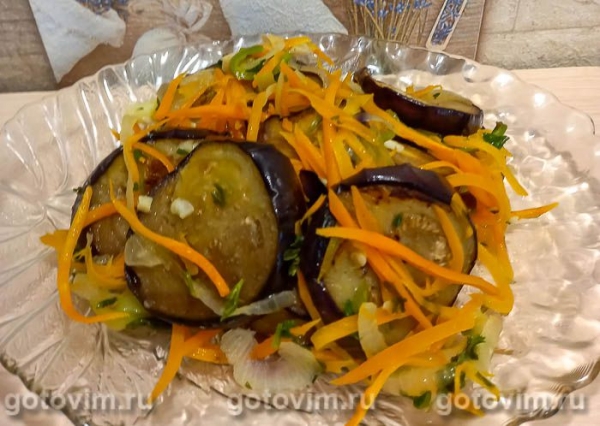 Закуска из жареных баклажанов с морковью и сладким перцем в кисло-сладком маринаде