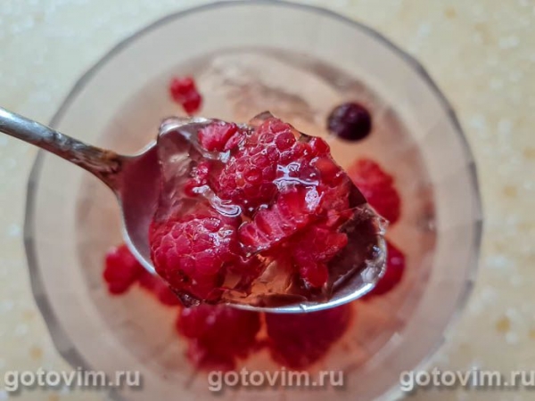 Желе из шампанского и ягод