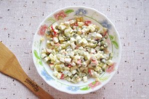 Салат "Лаура" с крабовыми палочками и яблоком